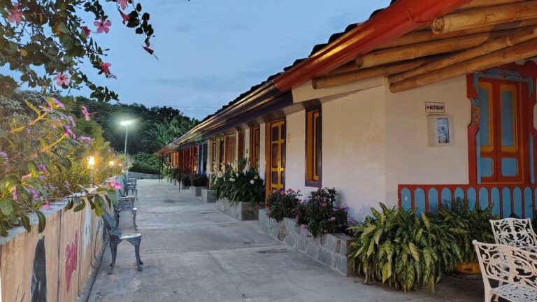 Vista Exterior Hotel del Parque Recuca, Quindío, Eje Cafetero